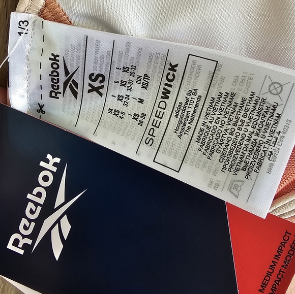 NWT Reebok sports bra size XS blush peach pink gym yoga top padded bra - Picture 2 of 4